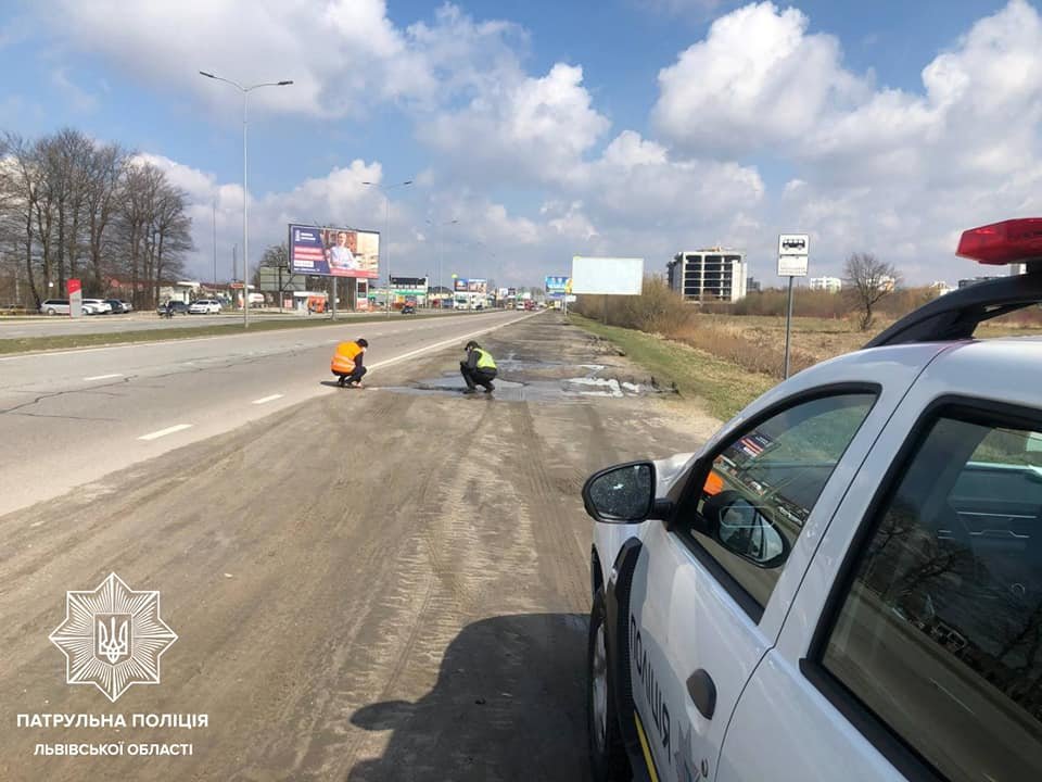 У Львівській області мірятимуть вибоїни на дорогах, Фото: патрульна поліція