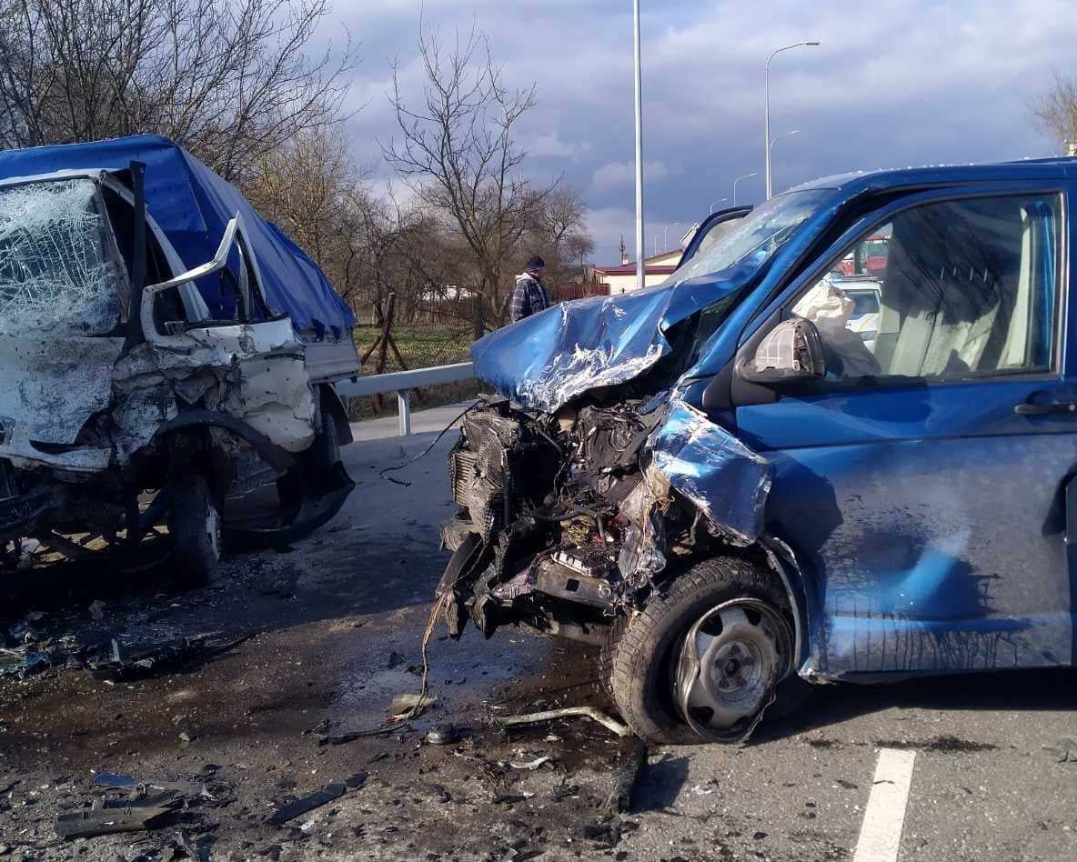 ДТП у Стрийському районі: рятувальники деблокували травмованого водія, - ФОТО