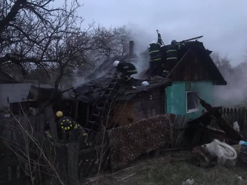 На Львівщині горіла дерев'яна господарська будівля, Фото - ДСНС Львівщини