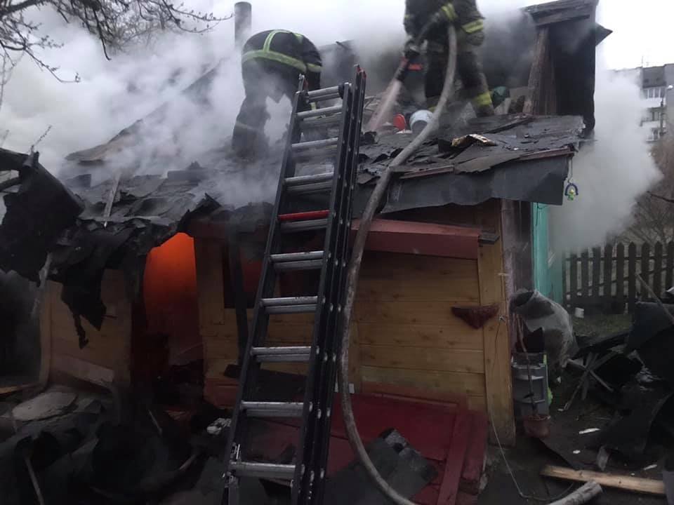 На Львівщині горіла дерев'яна господарська будівля, Фото - ДСНС Львівщини