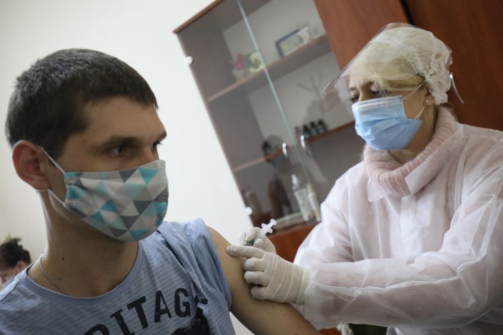 Вакцинацію від коронавірусу проводять працівникам 