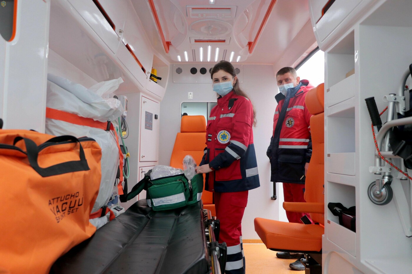 На Львівщину передали 10 нових автомобілів "швидкої", Фото: пресслужби Львівської ОДА