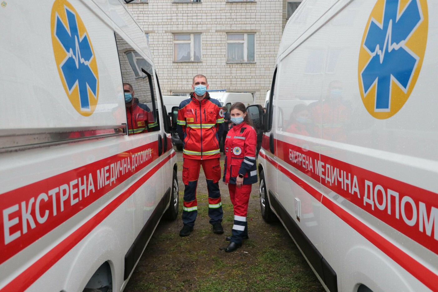 На Львівщину передали 10 нових автомобілів "швидкої", Фото: пресслужби Львівської ОДА
