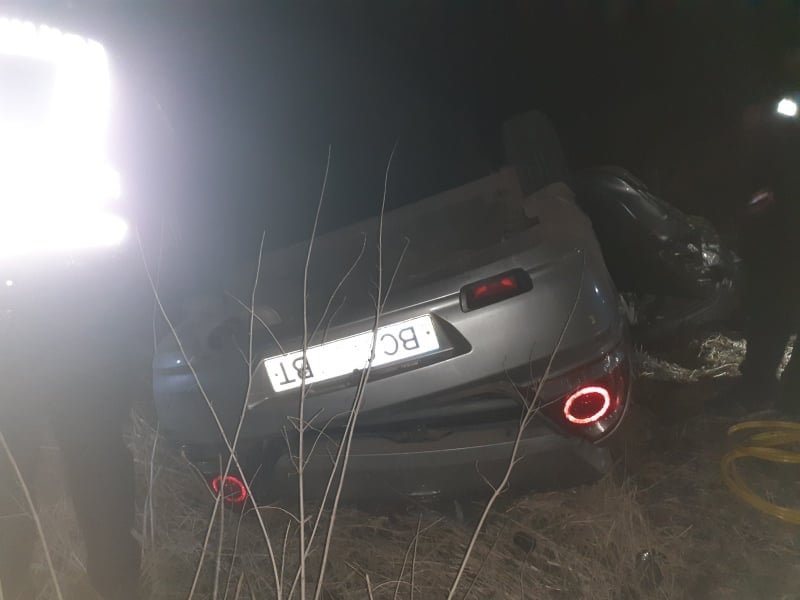 На Львівщині водій Nissan вилетів з моста та перекинувся, - ФОТО