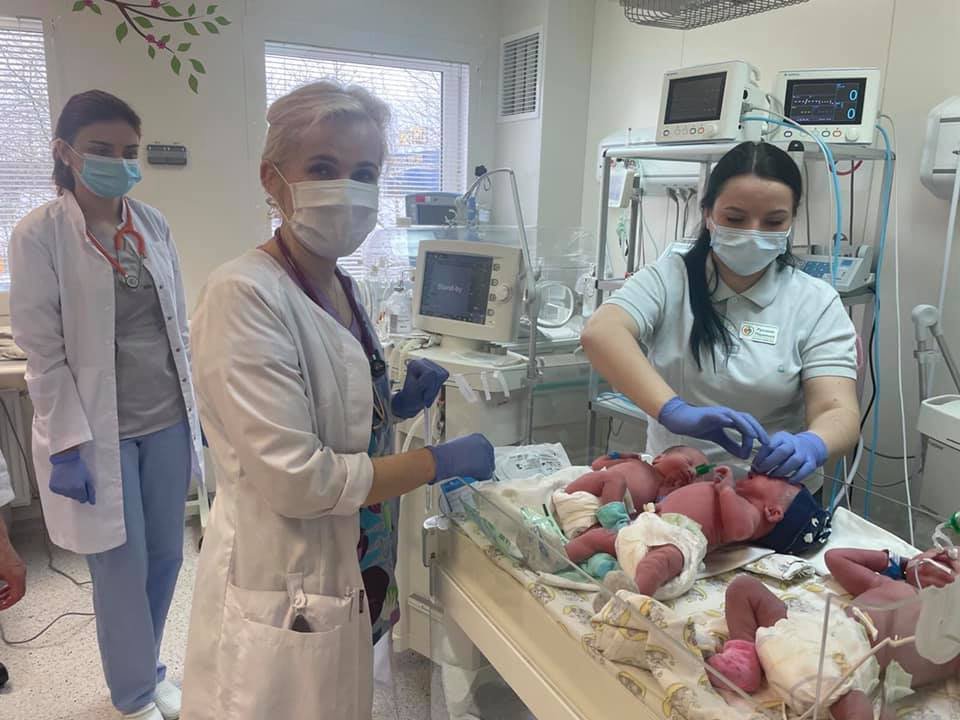 У Львівському обласному перинатальному центрі народилася трійня, Фото: Перинатальний, фейсбук