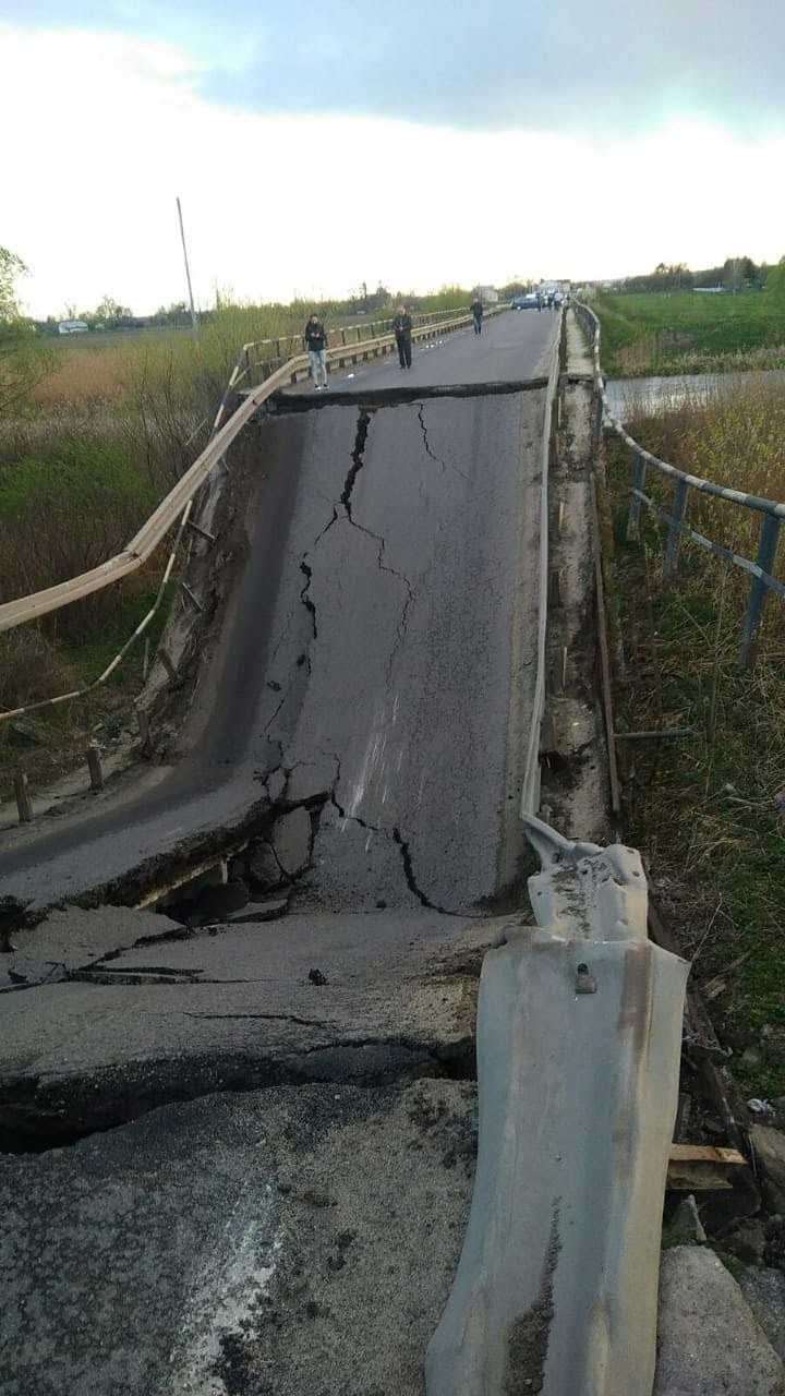 На Львівщині обвалився міст через річку, - ФОТОФАКТ