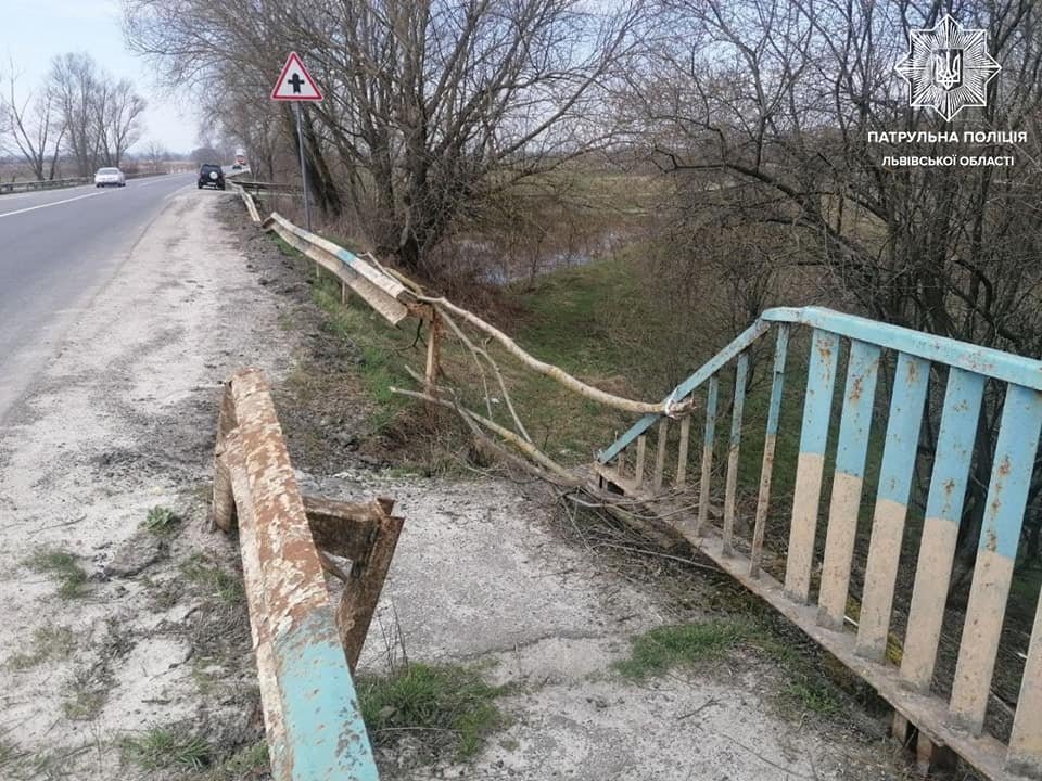 Стан автомобільних доріг після зими на Львівщині, Фото - патрульна поліція Львівщини