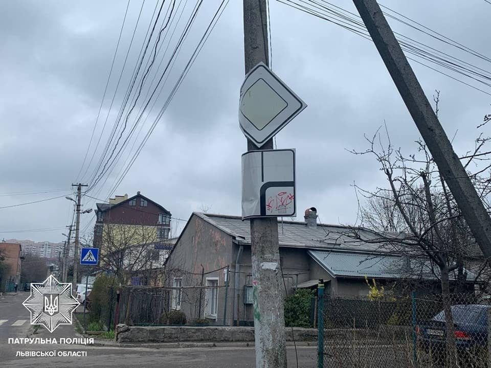 Стан автомобільних доріг після зими на Львівщині, Фото - патрульна поліція Львівщини