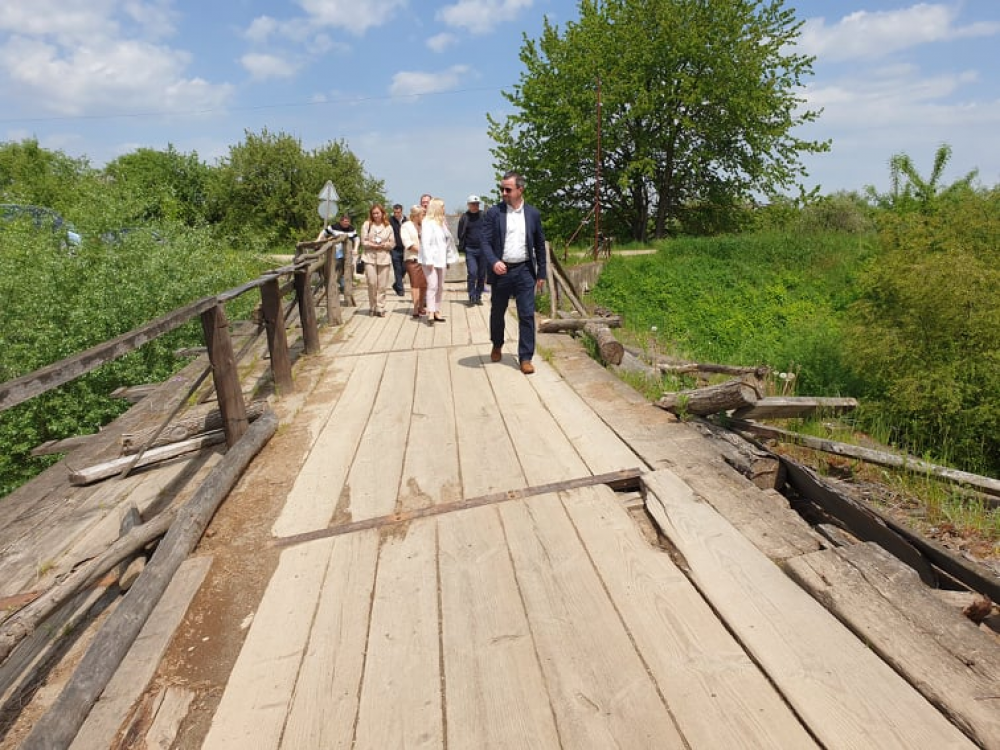 Аварійний дерев'яний міст