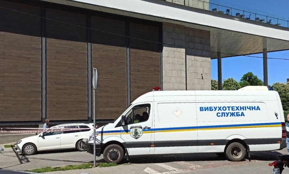Поліцейські перевірили повідомлення про замінування одного  з торгівельно-розважальних центрів  у Львові
