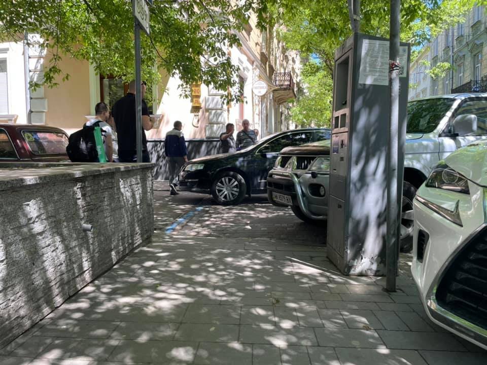 У Львові авто зіткнулося з електросамокатом