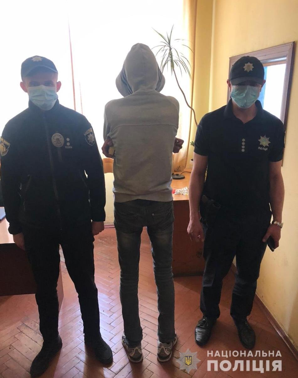У Червонограді слідчі повідомили про підозру наркоторговцю, який розповсюджував "метадон" на території району