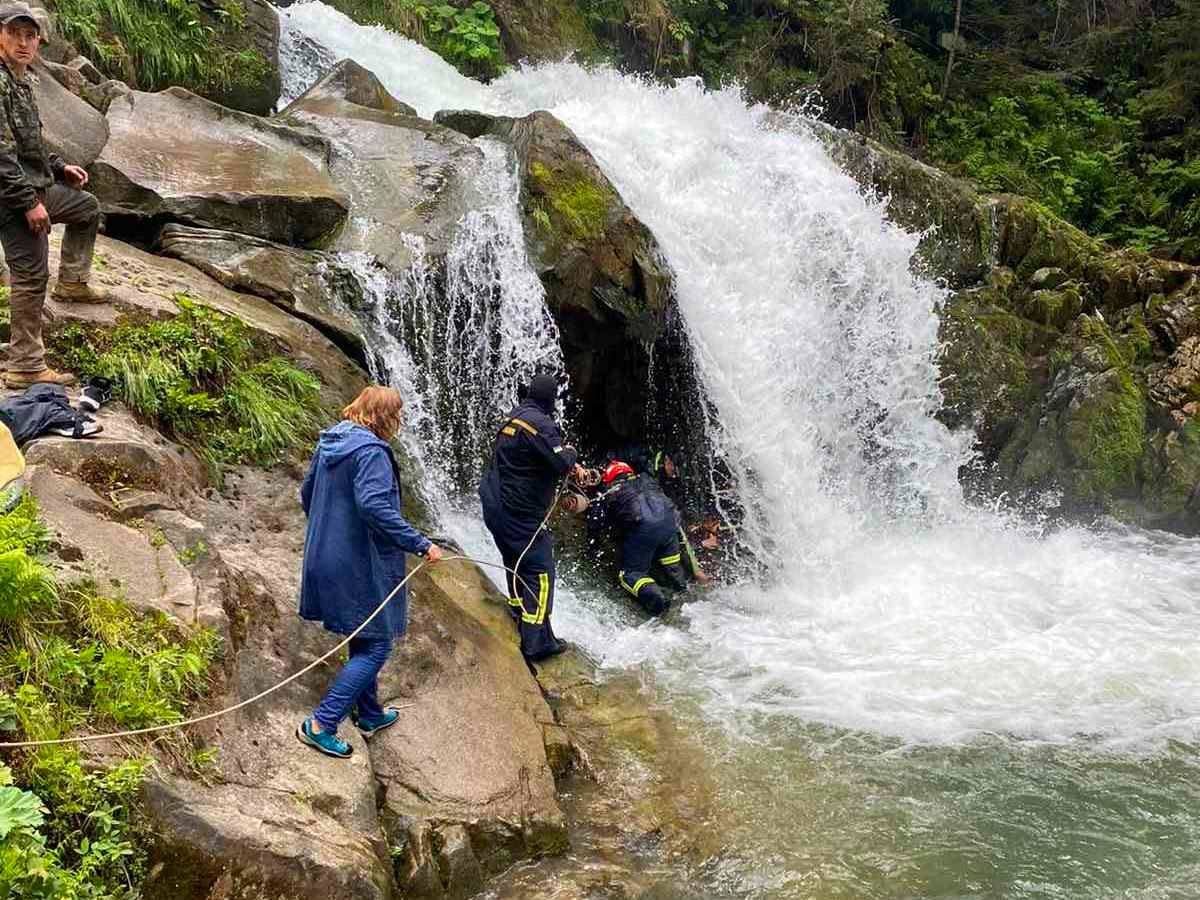 Школяр зі Львова загинув під час екскурсії на водоспад