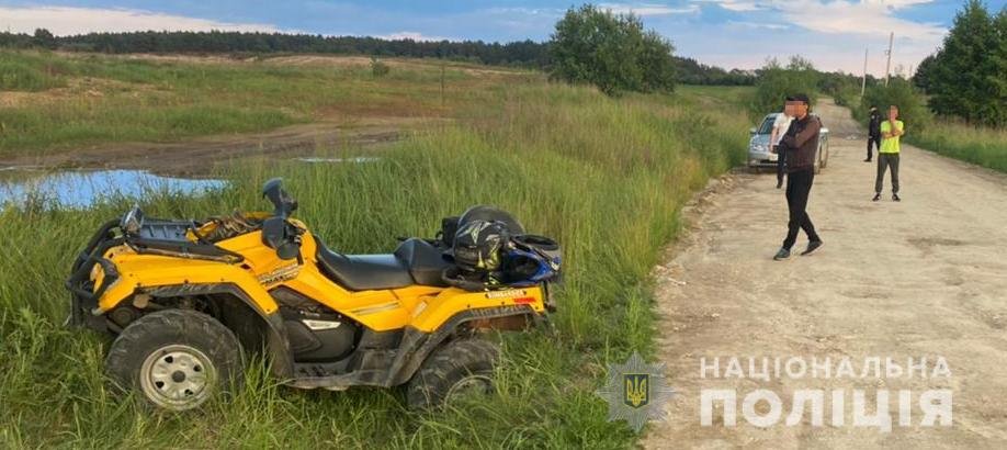 Поблизу Львова діти на квадроциклі потрапили у ДТП: госпіталізували 15-річну дівчину, - ФОТО