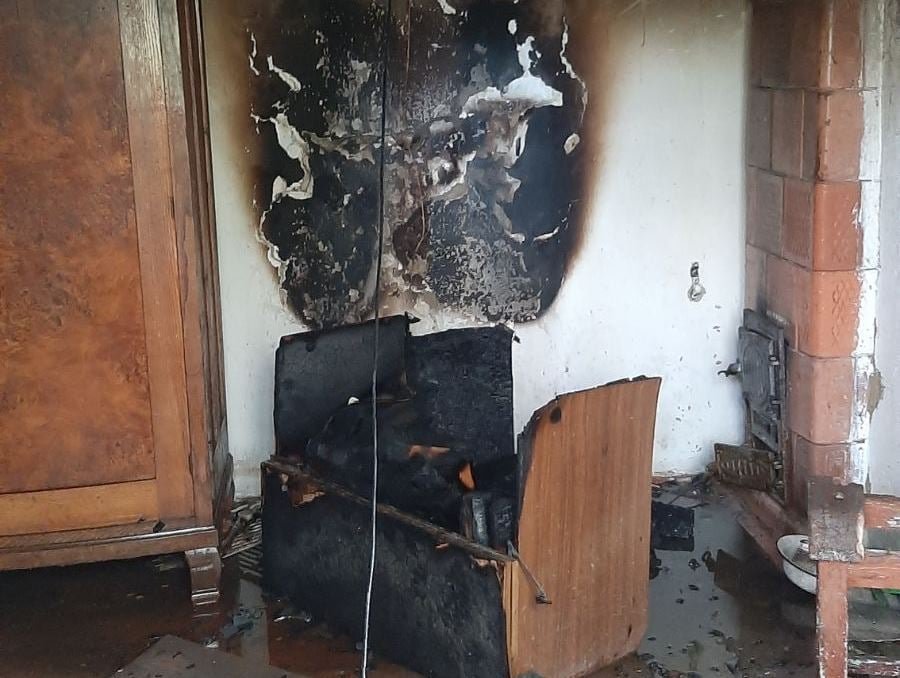 Внаслідок пожежі у будинку на Львівщині жінка отримала опіки рук 