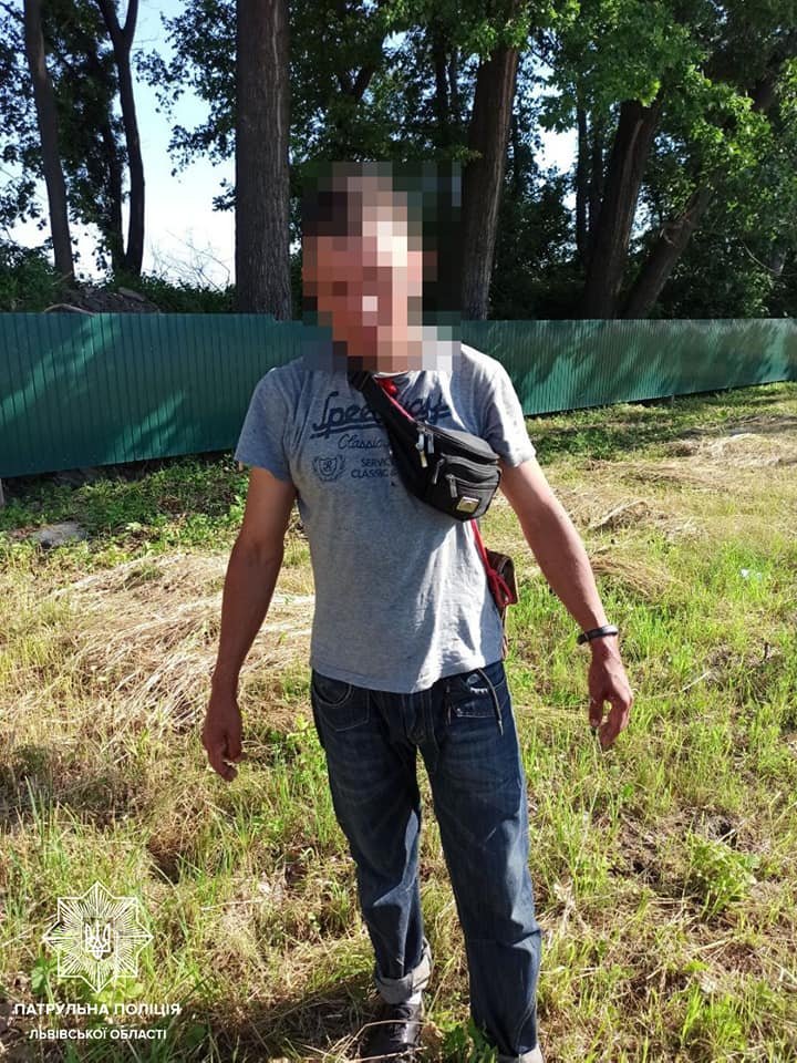 Біля Львова чоловік шматком скла розчленував собаку