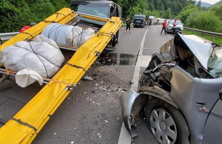 У ДТП на Львівщині травмувалися троє мешканців Закарпаття, - ФОТО