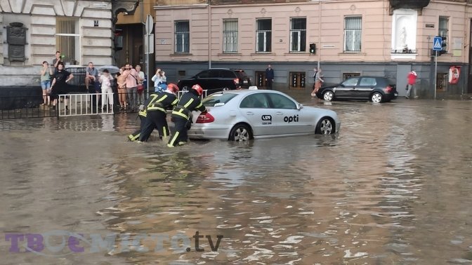 Затопило вул. Сахарова, Фото: tvoemisto.tv