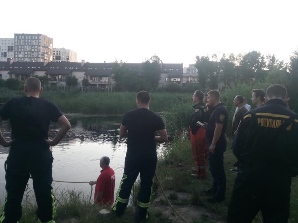 В озері Львова на Володимира Великого втопився чоловік: що відомо