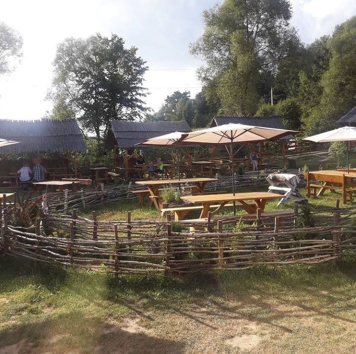 Відпочинок біля басейну, Фото: Facebook/"Файний двір"
