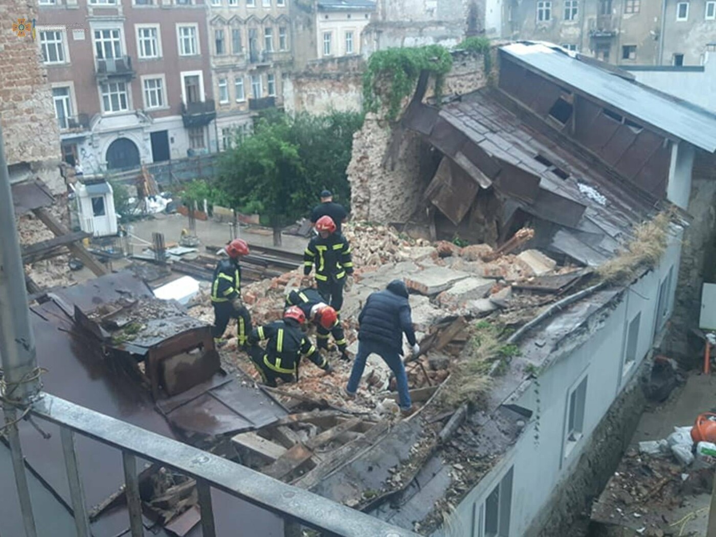 Обвал будинку у центрі Львова: загинув чоловік, - ФОТО