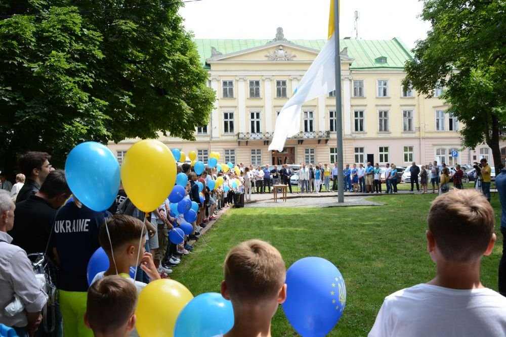 У Львові урочисто підняли прапори України та олімпійського комітету з нагоди старту Олімпіади, Фото: Олександр Мазуренко