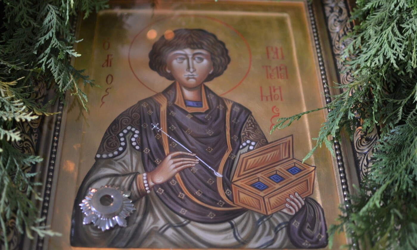 Ікону з мощами святого великомученика Пантелеймона, Фото - "Духовна велич"