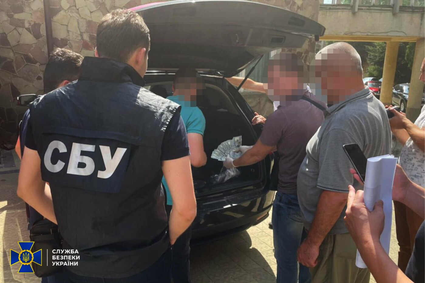 На Львівщині працівника військової частини впіймали на хабарі у $4 тисячі, - ФОТО