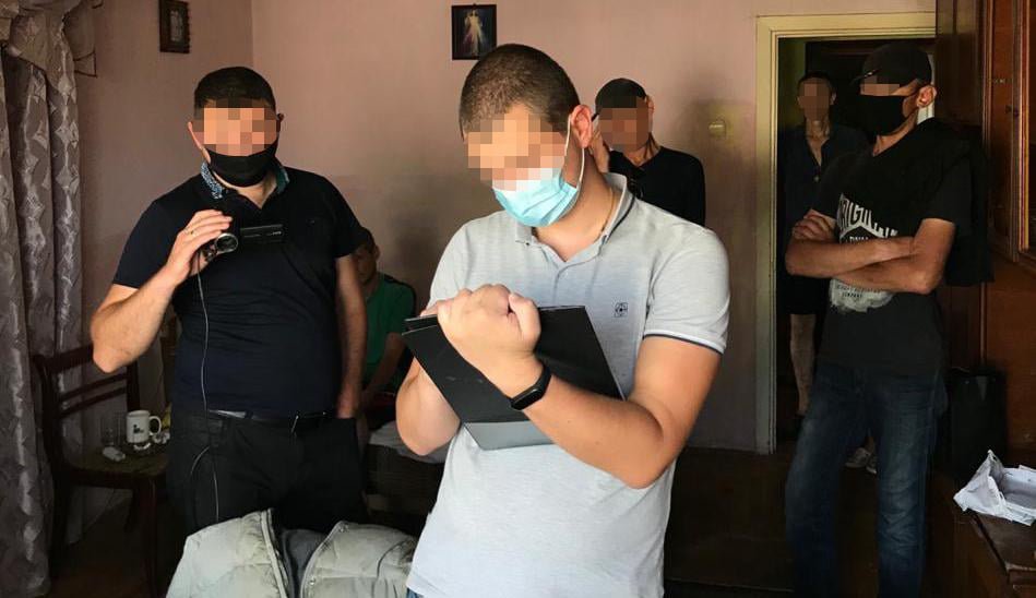 У Дрогобичі 53-річний чоловік розповсюджував наркотики