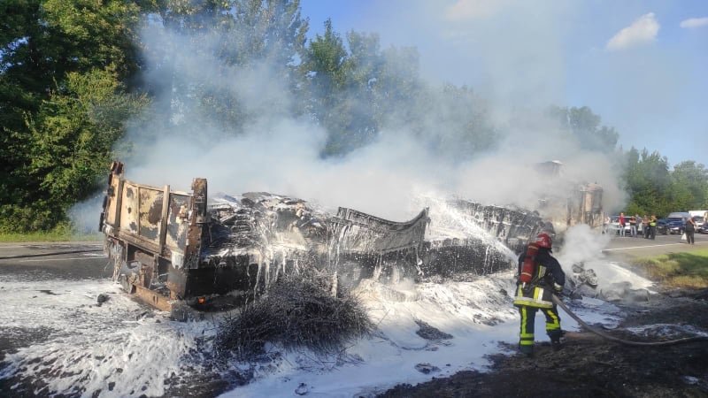 Біля Львова повністю згоріла вантажівка, Фото - ДСНС Львівщини