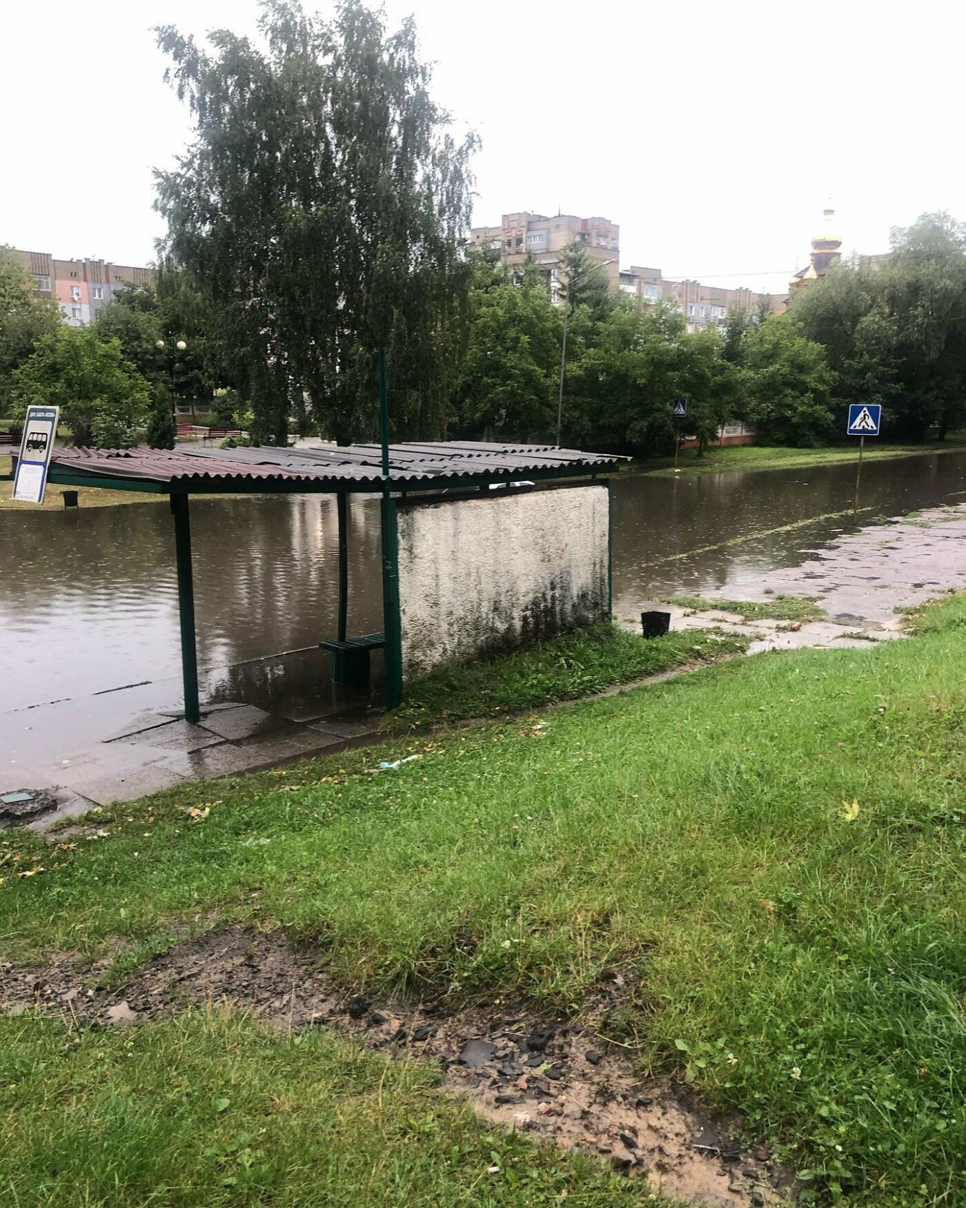 Негода в Червонограді: як сильна злива підтопила місто, - ФОТО