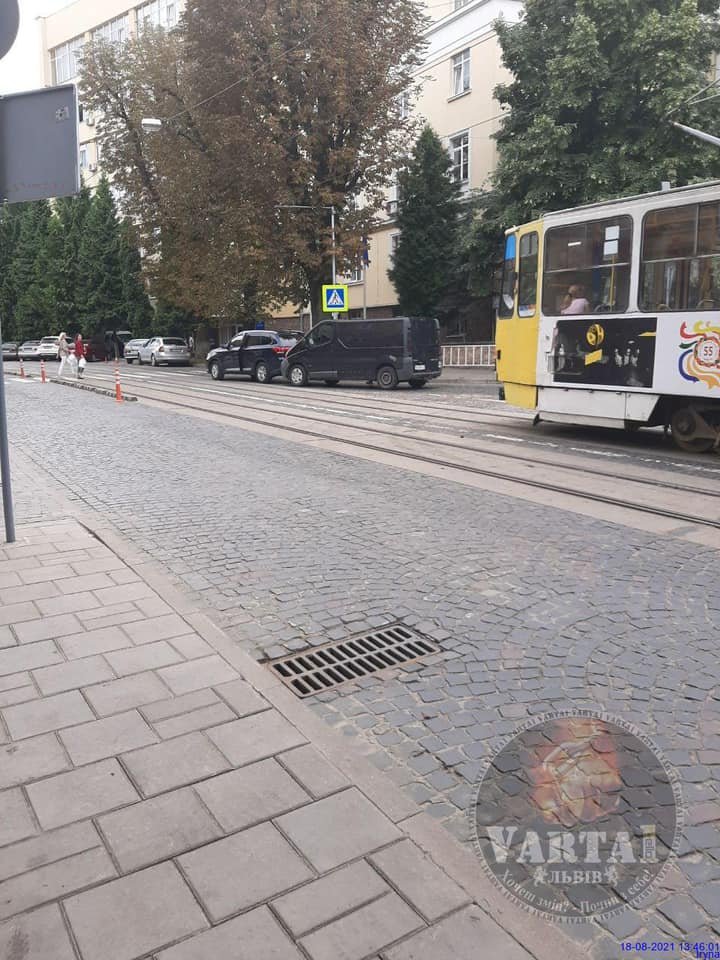 Стало відомо, чому стояли трамваї на вулиці Франка у Львові, - ФОТО