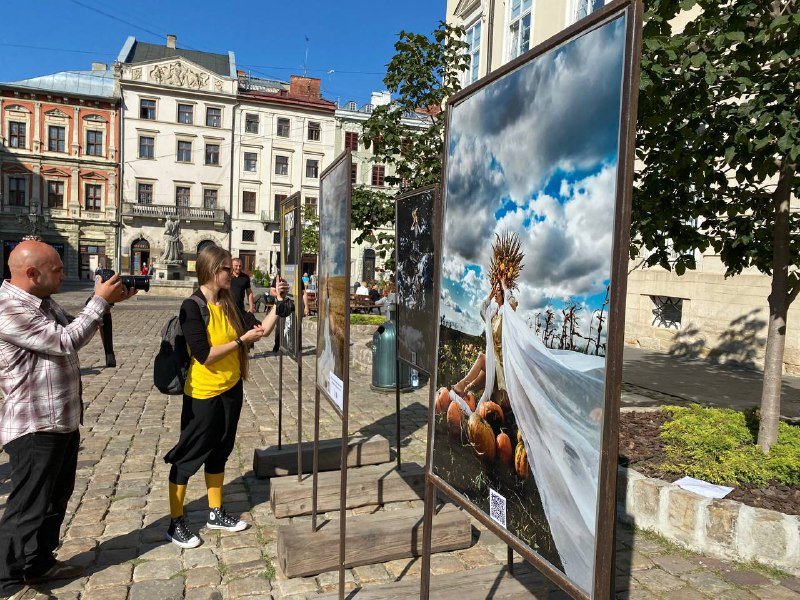 У центрі Львова відкрили інтерактивну фотовиставку: подробиці, - ФОТО, ВІДЕО
