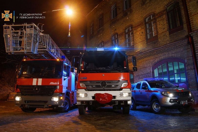 Пожежа у Львові: горіла будівля на вулиці Космічній