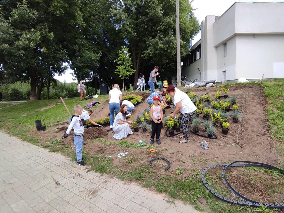 Клумба у Горіховому гаю, Фото: Facebook/Oksana Lutsko