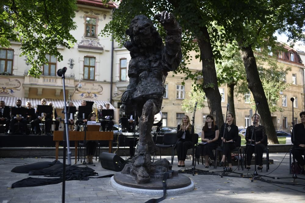 У Львові урочисто відкрили скульптуру сина Моцарта, - ФОТОФАКТ