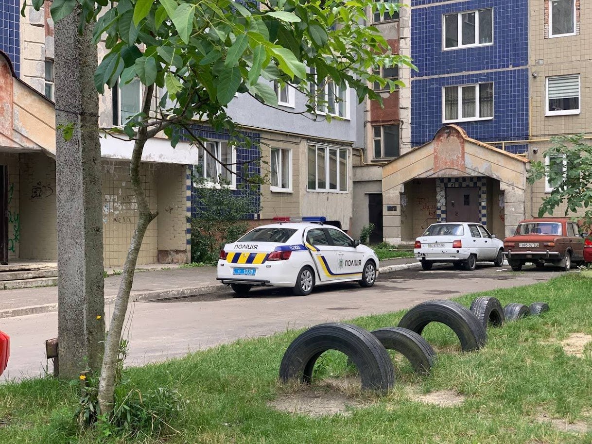 У Червонограді чоловік випав з вікна багатоповерхівки, Фото - "Ехо Червонограда"
