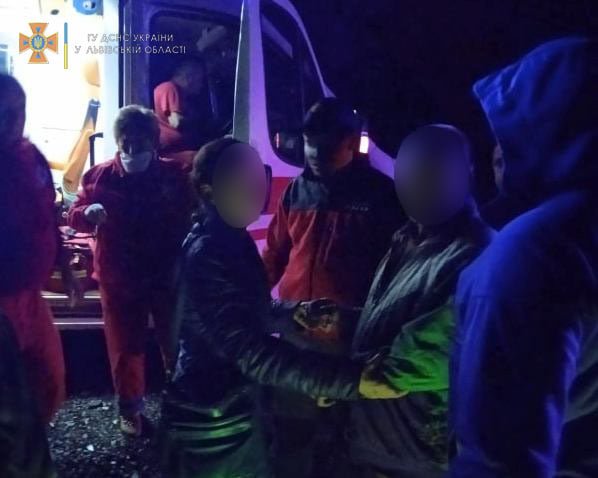 Рятувальники знайшли чоловіка, що заблукав у лісі на Львівщині, Фото - ДСНС