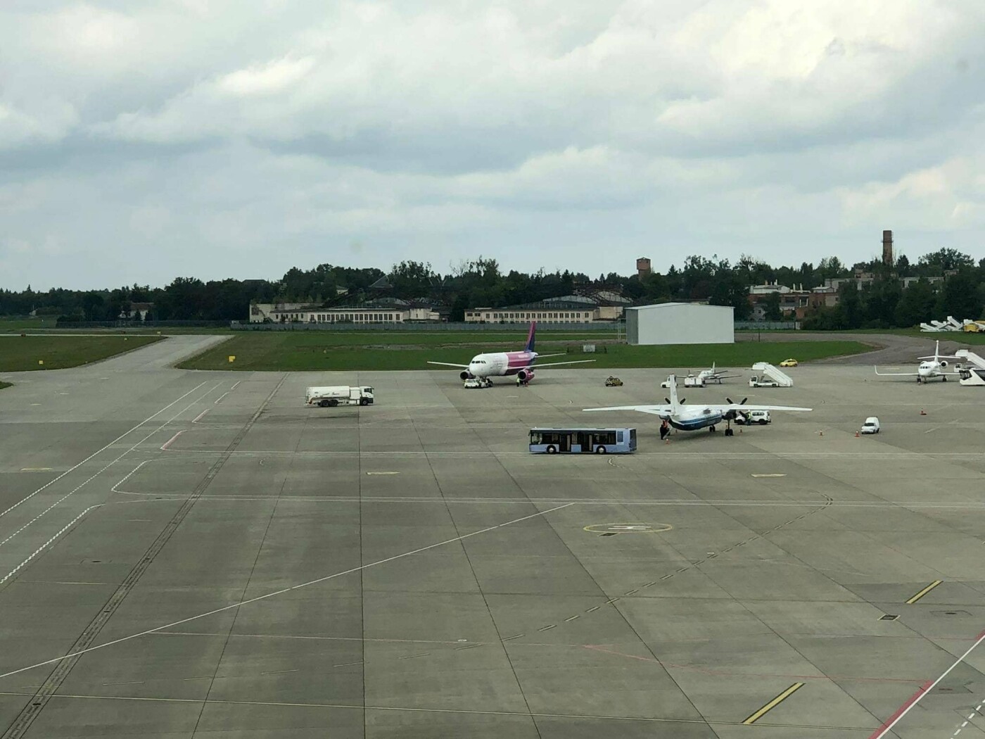 У Львові здійснив аварійну посадку літак Wizz Air зі 131 пасажиром на борту, - ФОТО, фото-2, Фото: Міжнародний аеропорт «Львів»