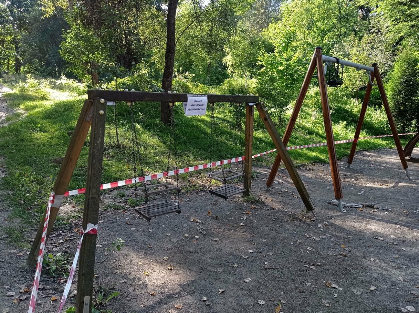 Львів’ян просять не користуватися дитмайданчиком у Парку культури через його аварійність, - ФОТО, фото-3