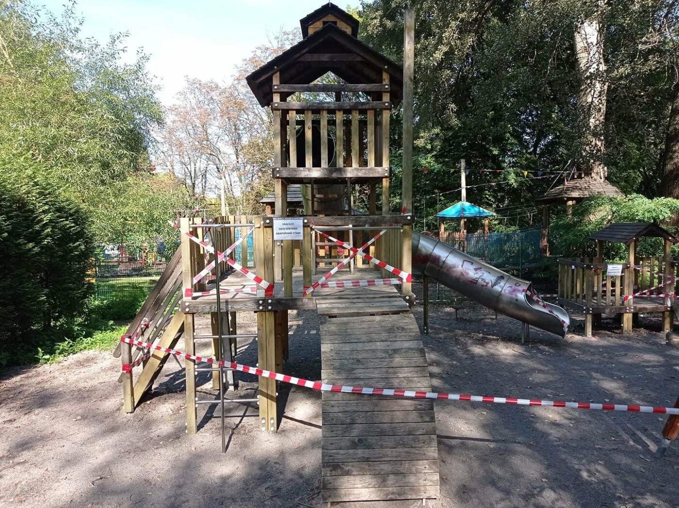 Львів’ян просять не користуватися дитмайданчиком у Парку культури через його аварійність, - ФОТО, фото-4