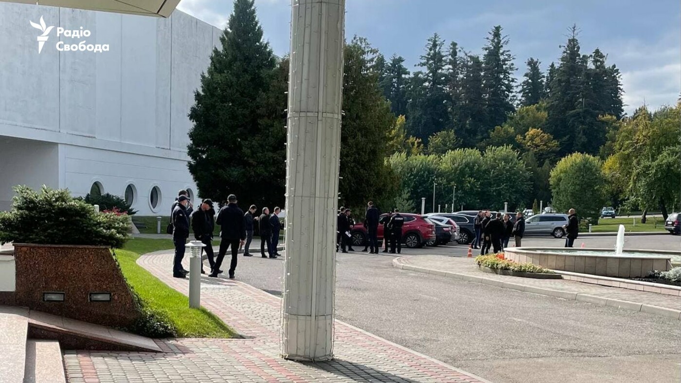 Готелі вже під охороною: на Львівщині готуються до візиту Зеленського та всією фракції «Слуг», - ФОТО, фото-2, Фото: Радіо Свобода