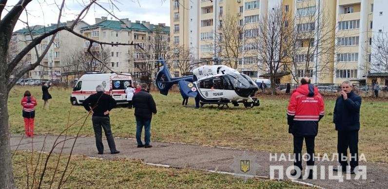 20-річну дівчину з підозрою на інсульт вертольотом доправили до лікарні у Львові, - ФОТО