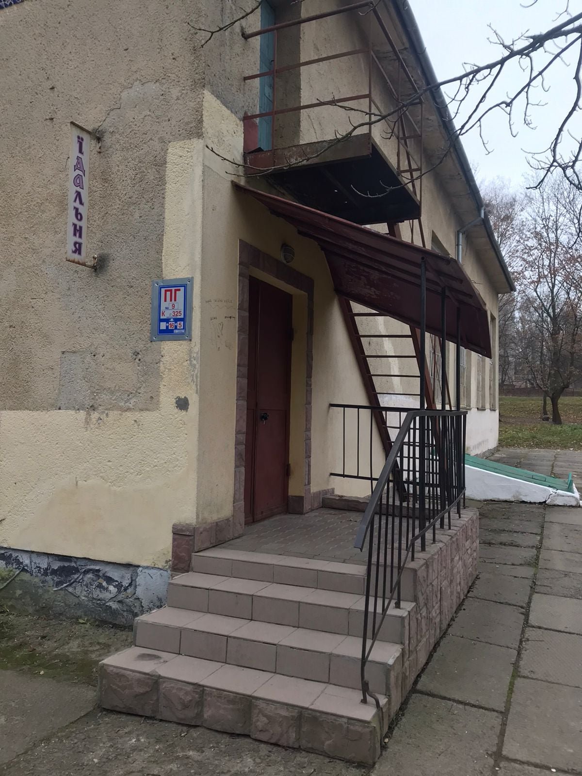 У Новому Роздолі мати залишила немовля на сходах та втікла 