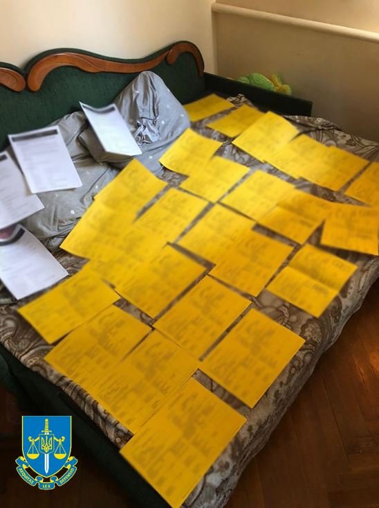 На Львівщині викрили підпільну типографію, яка виробляла фейкові ковід-сертифікати для заробітчан, - ФОТО