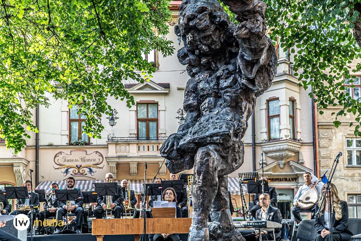 Пам'ятник сину Моцарта у Львові