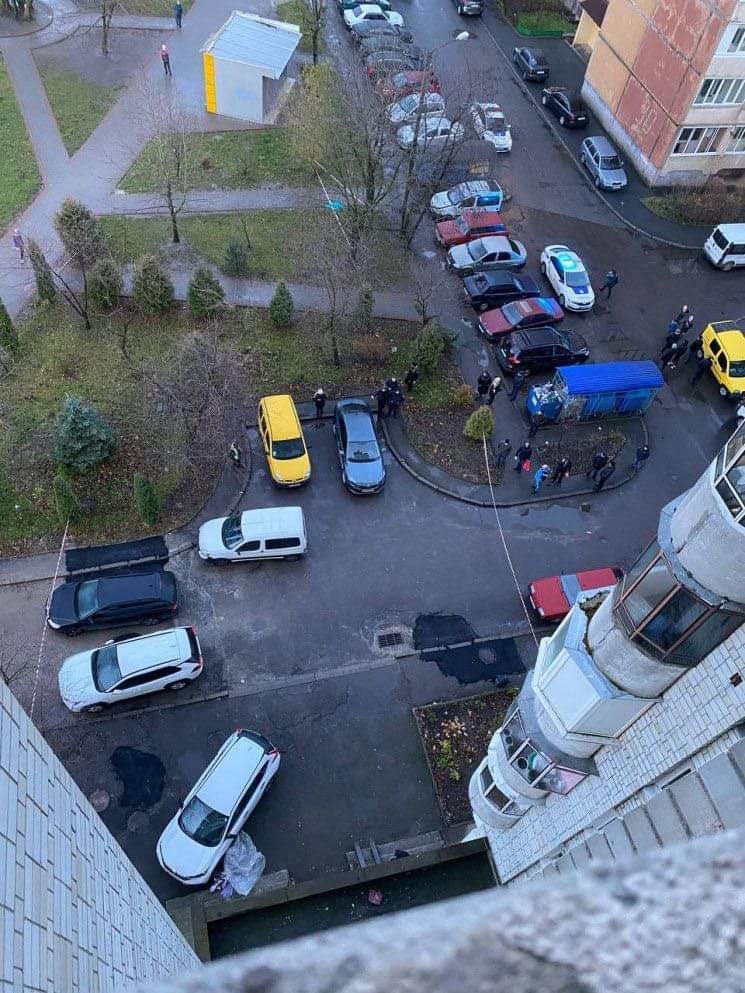 Трагедія у Львові: з вікна багатоповерхівки на Сихові випала молода жінка, - ФОТО 