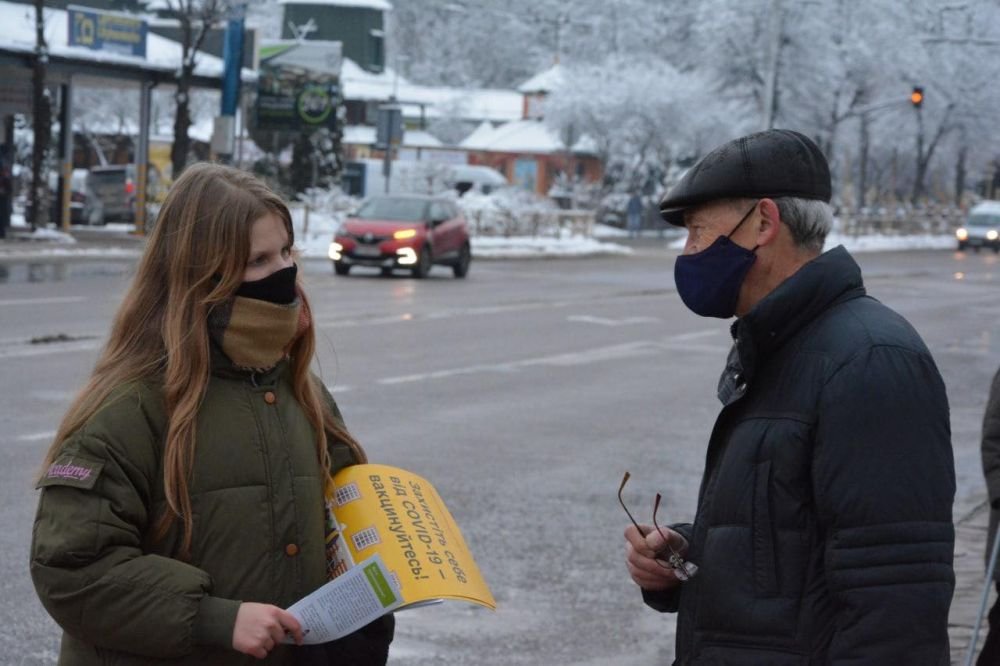 У Львові студенти провели інфоволонтерство для жителів щодо ковіду та вакцинації 