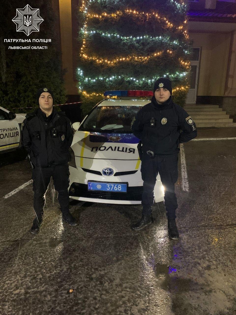 У Львові у трамваї опинилася 92-річна бабуся, яка забула, де живе, фото-1, Фото: Патрульная поліція