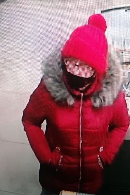 Поліція розшукує чоловіка, що намагався розбестити дівчинку у школі Львова, - ФОТО, ВІДЕО 